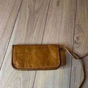 M0851 Leather Wristlet